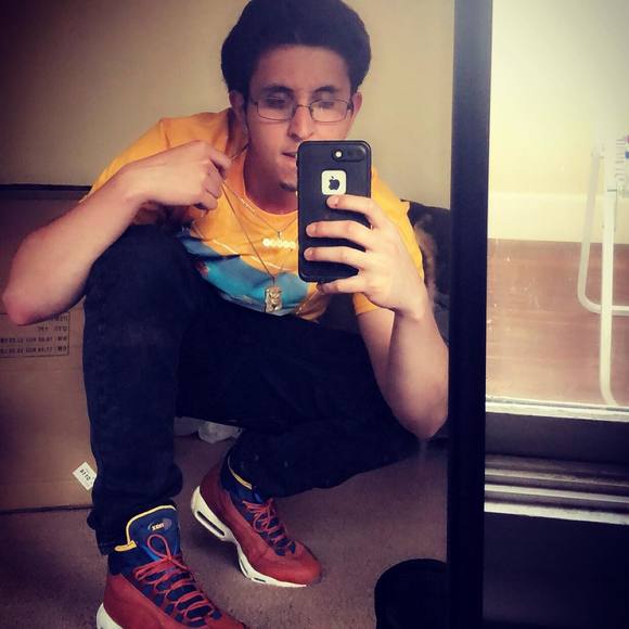 Meet your Posher, Dylan - Picture 1 of 1